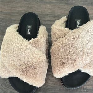 ROAM Women's Cloud Plush Beige Slides Size 42/ us12